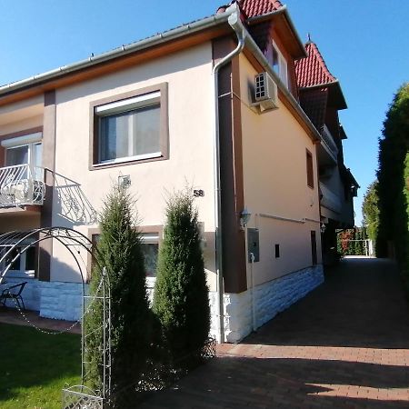 Magdalena Apartmanhaz เฮวิซ ภายนอก รูปภาพ