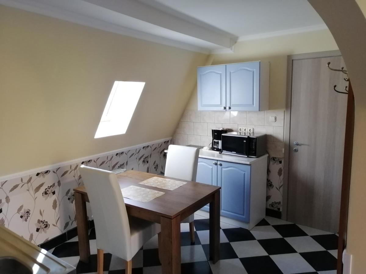 Magdalena Apartmanhaz เฮวิซ ภายนอก รูปภาพ