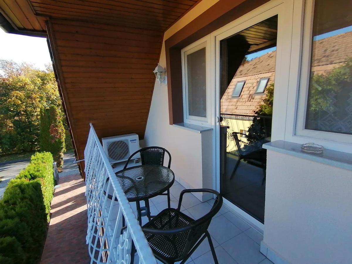 Magdalena Apartmanhaz เฮวิซ ภายนอก รูปภาพ