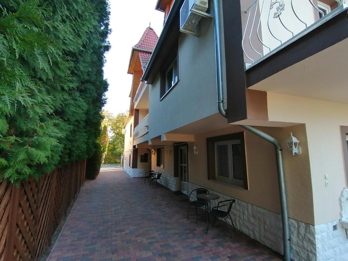 Magdalena Apartmanhaz เฮวิซ ภายนอก รูปภาพ