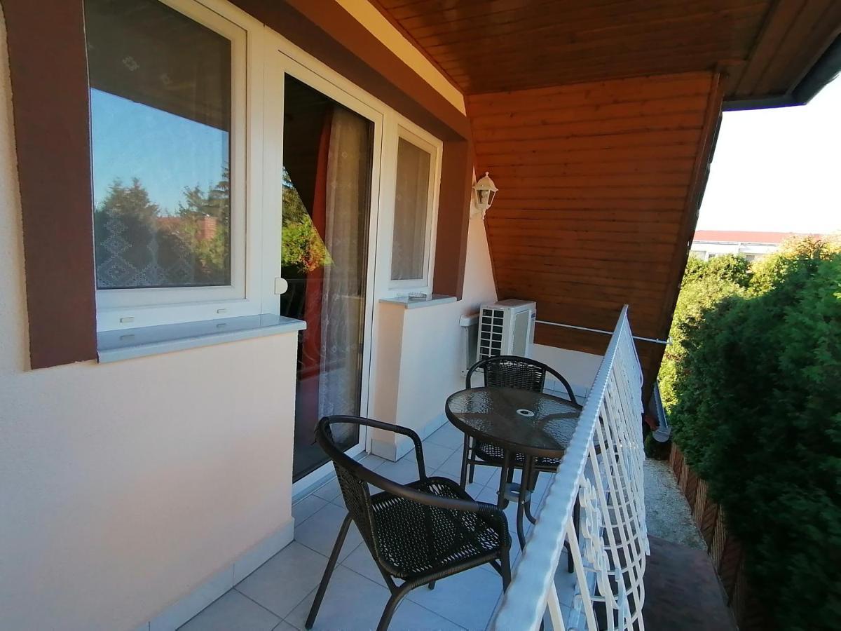 Magdalena Apartmanhaz เฮวิซ ภายนอก รูปภาพ