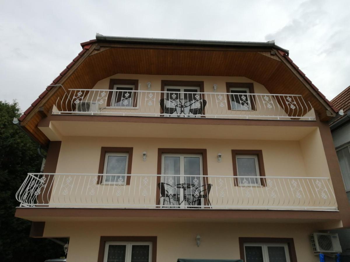 Magdalena Apartmanhaz เฮวิซ ภายนอก รูปภาพ