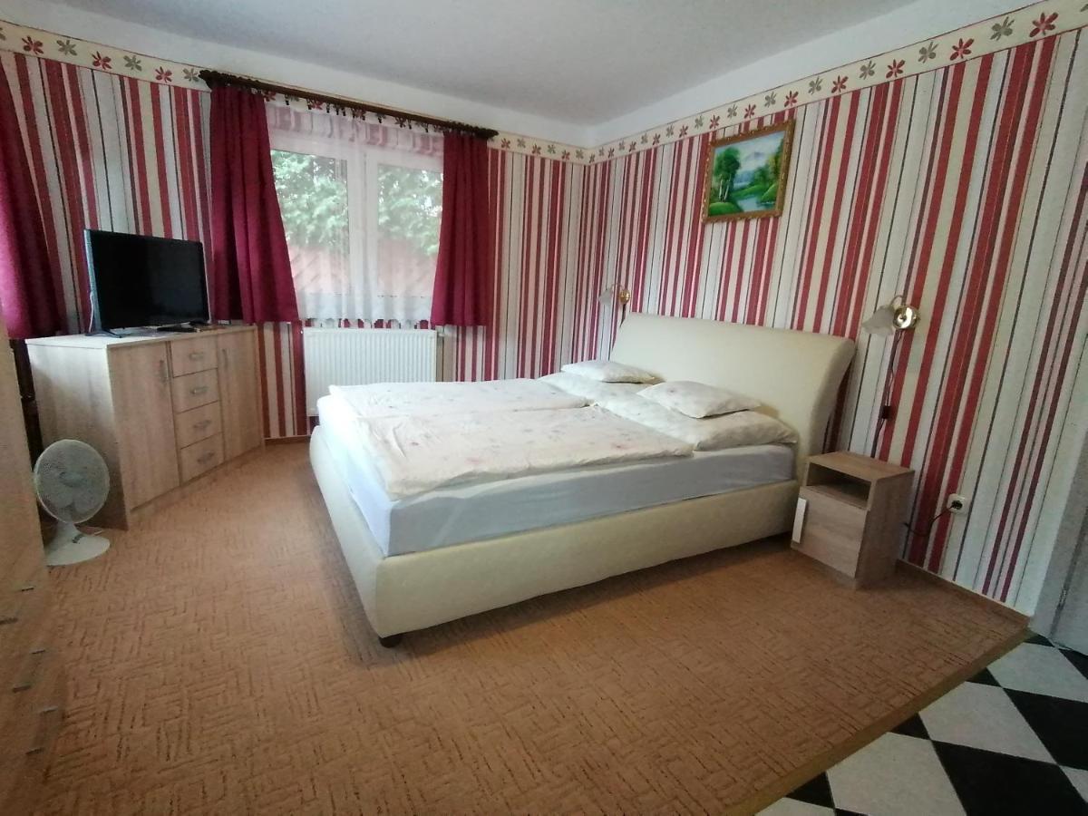 Magdalena Apartmanhaz เฮวิซ ภายนอก รูปภาพ