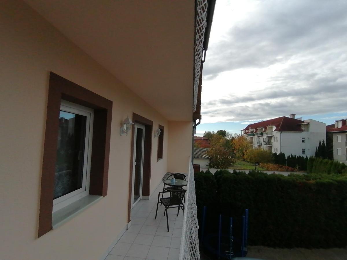 Magdalena Apartmanhaz เฮวิซ ภายนอก รูปภาพ