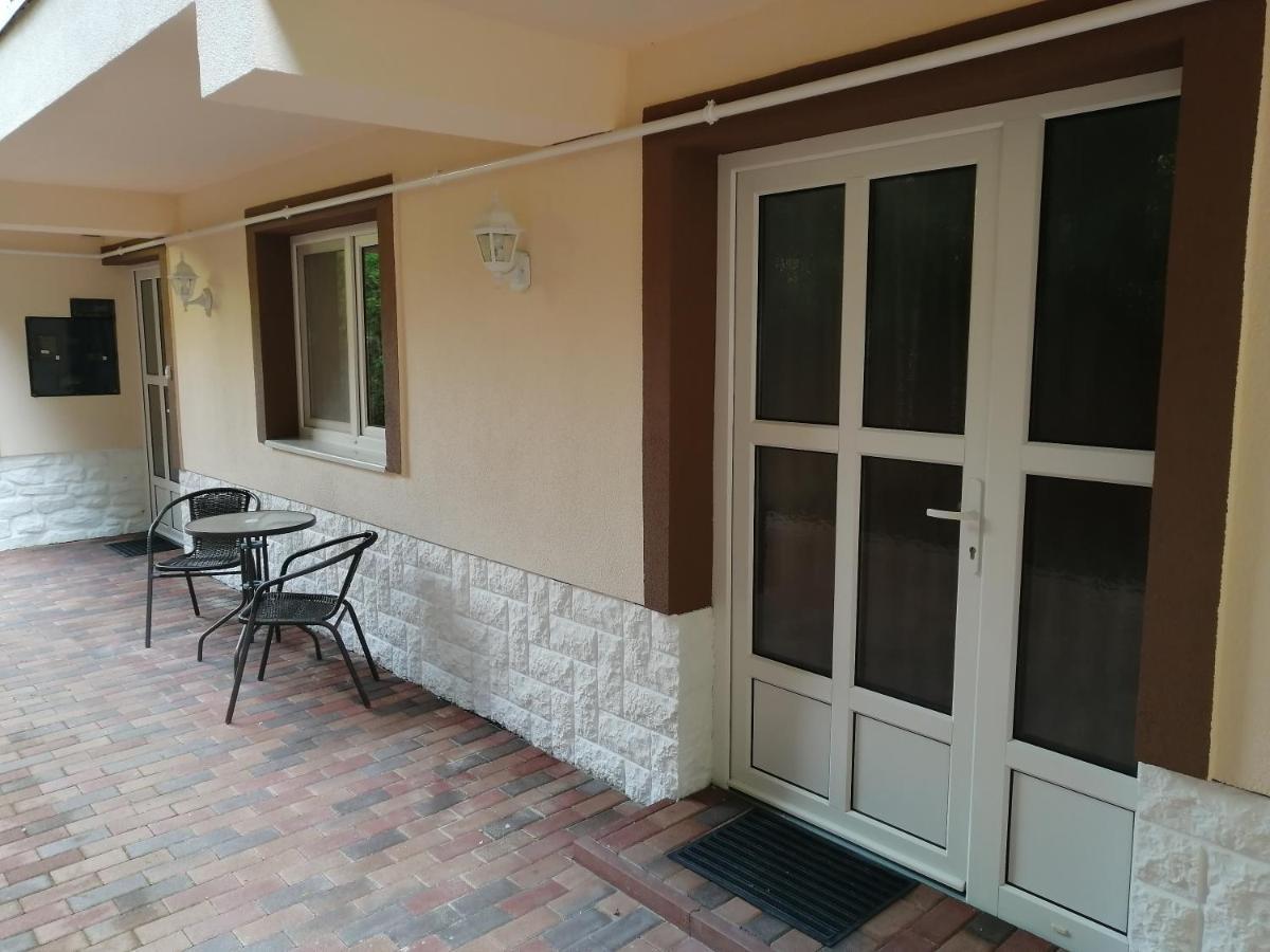 Magdalena Apartmanhaz เฮวิซ ภายนอก รูปภาพ