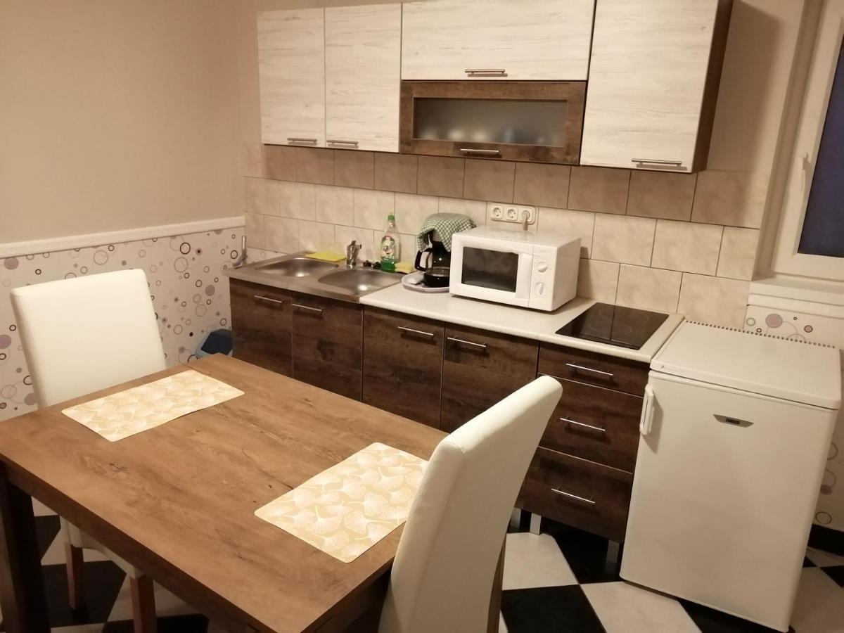 Magdalena Apartmanhaz เฮวิซ ภายนอก รูปภาพ