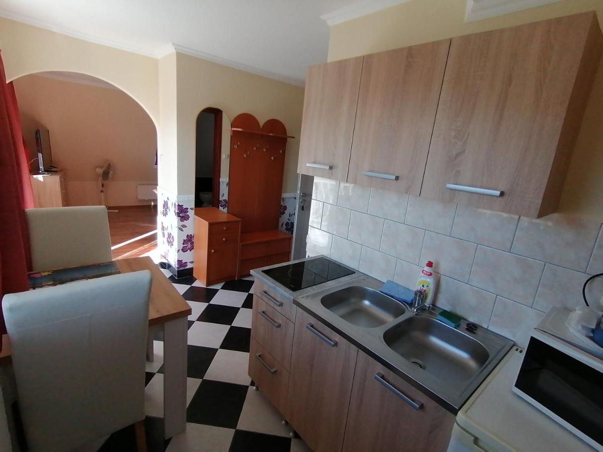 Magdalena Apartmanhaz เฮวิซ ภายนอก รูปภาพ