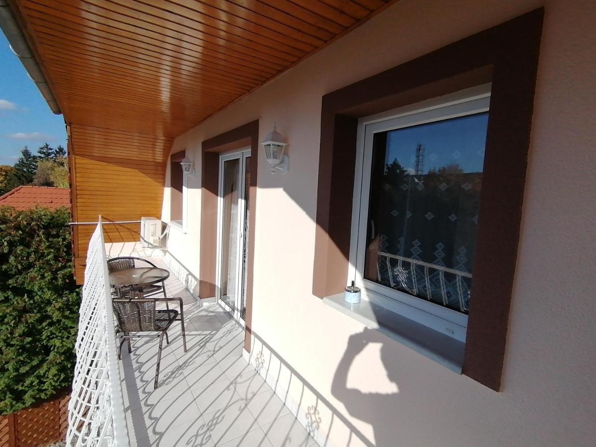 Magdalena Apartmanhaz เฮวิซ ภายนอก รูปภาพ