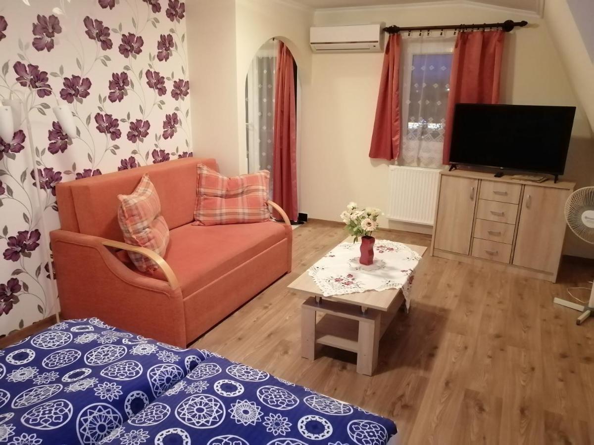 Magdalena Apartmanhaz เฮวิซ ภายนอก รูปภาพ