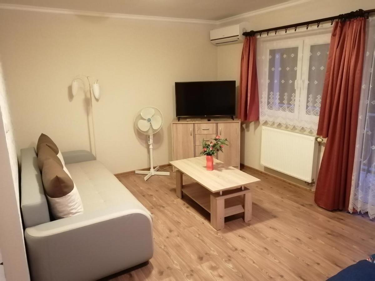 Magdalena Apartmanhaz เฮวิซ ภายนอก รูปภาพ