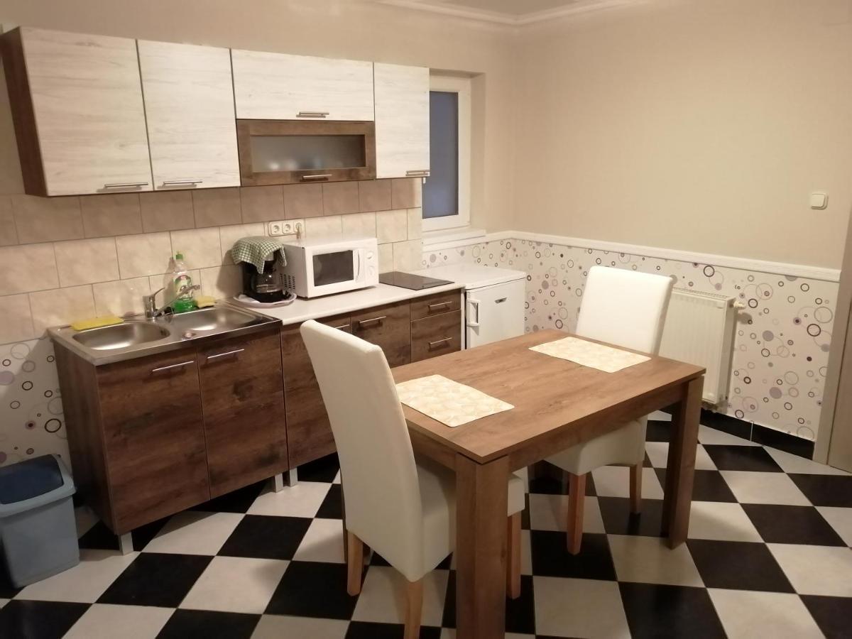 Magdalena Apartmanhaz เฮวิซ ภายนอก รูปภาพ