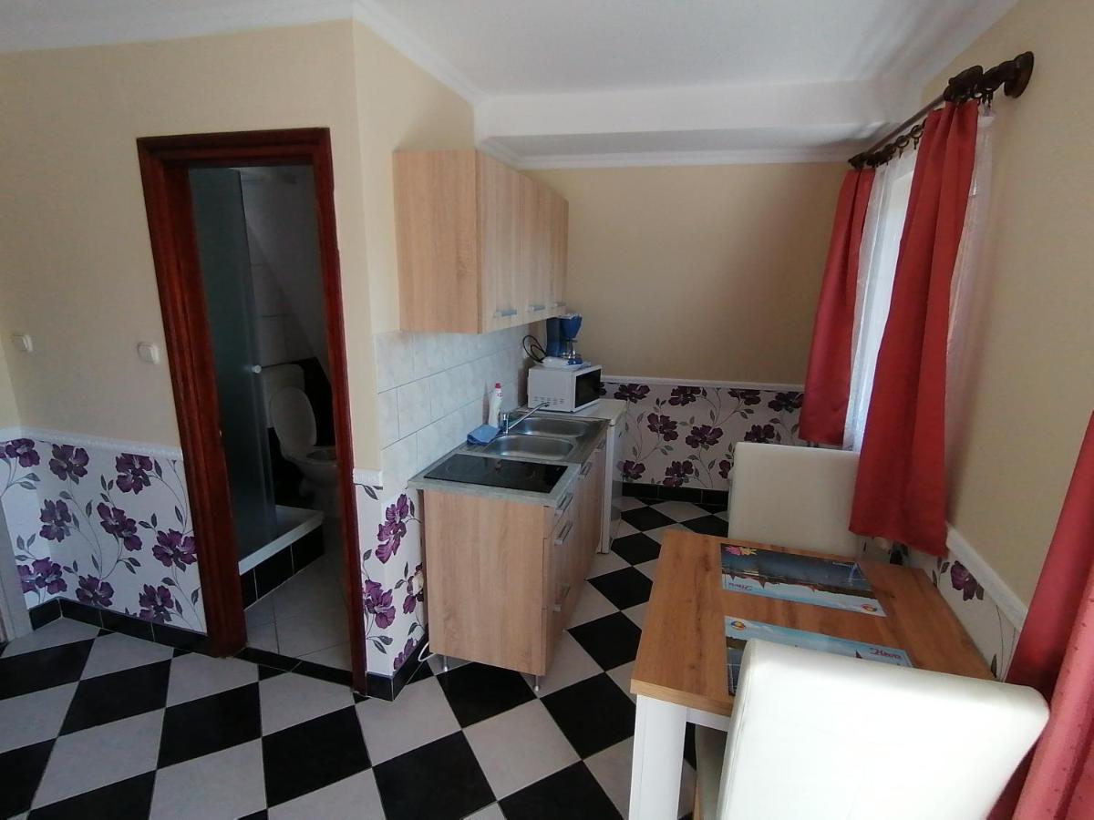 Magdalena Apartmanhaz เฮวิซ ภายนอก รูปภาพ